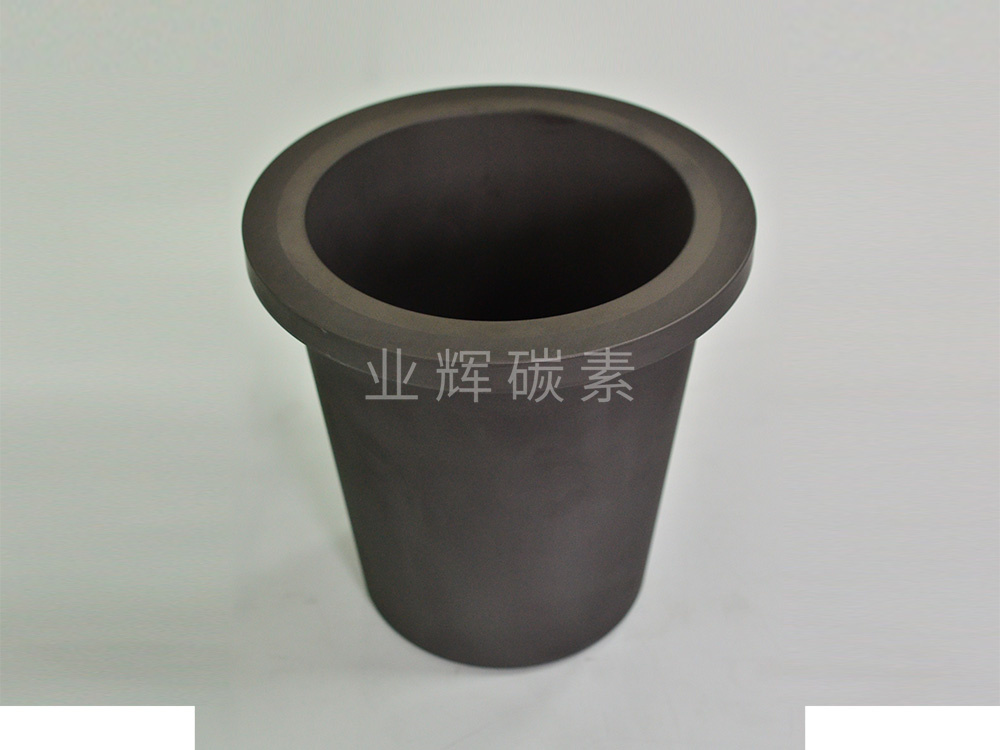 石墨坩堝想要保持內(nèi)外光亮，需要定期清洗